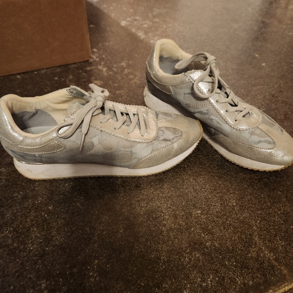 DKNY SZ 8 1/2